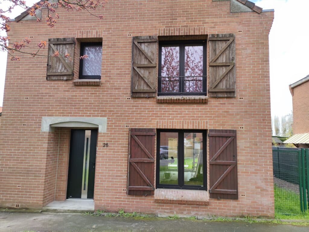 Façade sur mesure réalisée par VIP Menuiserie Concept à Lille